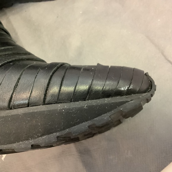 LD Tuttle “Black Running Sneakers” - Picture 12 of 13